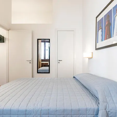 Guesthost - And Light In Apartman Taormina